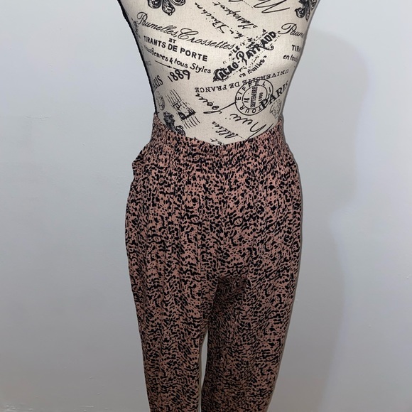H&M Women’s Viscose Cheetah Print Pants - Picture 6 of 13